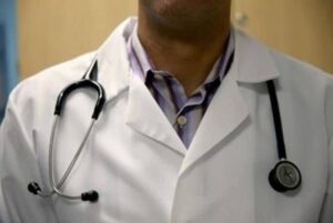 Justice à Mbour : Un faux médecin démasqué après 8 ans d&rsquo;avørtements clandestins et de trafic de crack