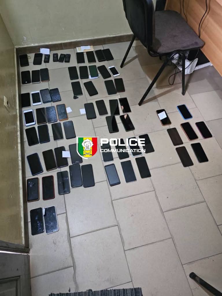 Grand Yoff : Démantèlement du marché clandestin de téléphones « Maket Bi » par la police