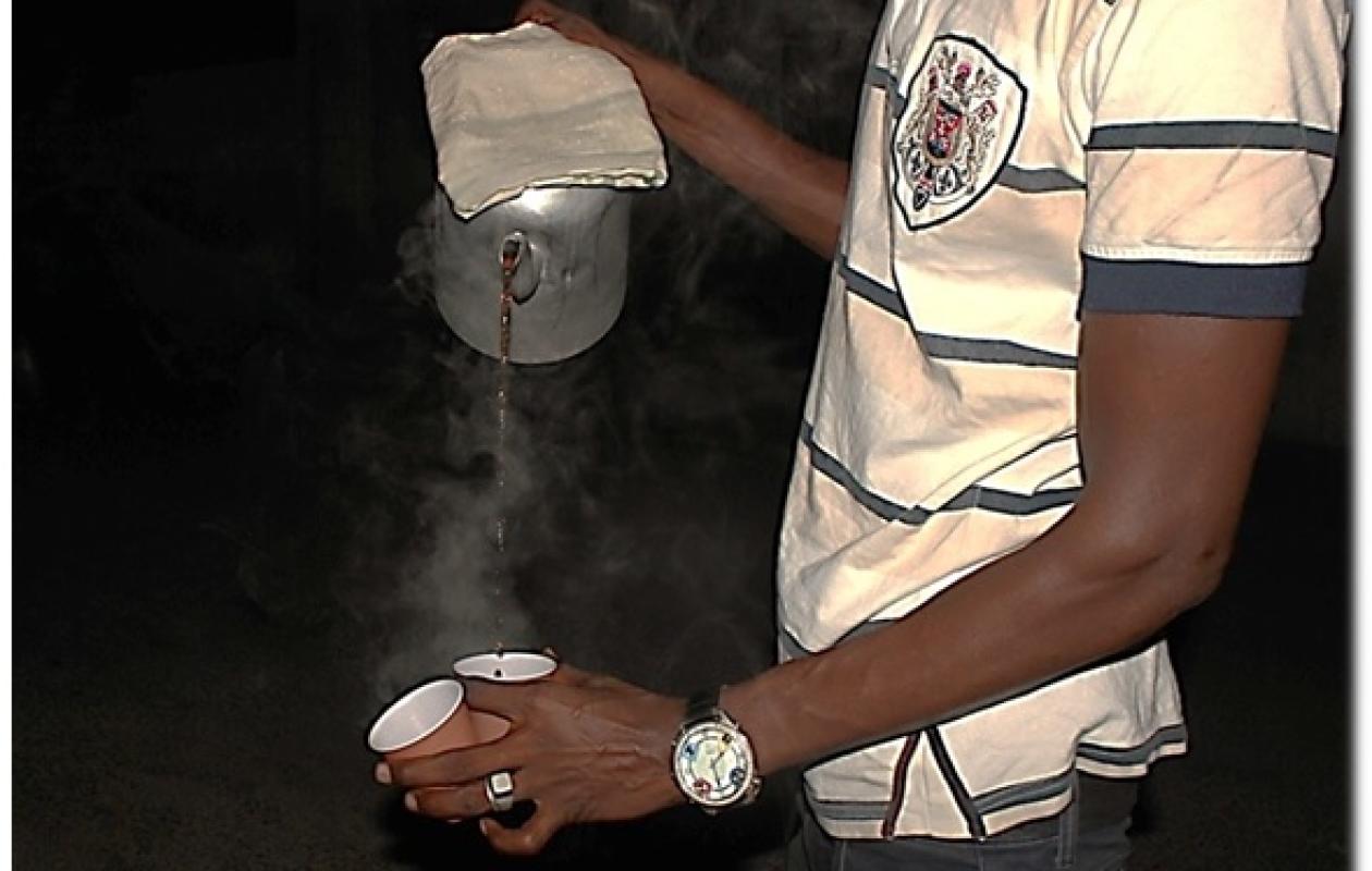 Sédhiou : un vendeur de café Touba visé par une enquête pour présumé harcèlement sęxuel…