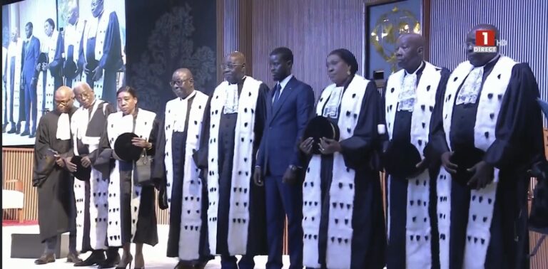 Révision constitutionnelle : le Président saisit le Conseil constitutionnel en urgence…