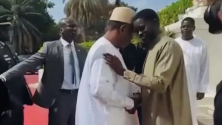 (Vidéo) – Audience entre Diomaye et Macky Sall : les images émouvantes qui enflamment la toile…