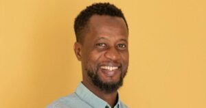 Qui est Laye Samb, l&rsquo;artiste sénégalais à l&rsquo;origine du poster officiel des JOJ Dakar 2026 ?