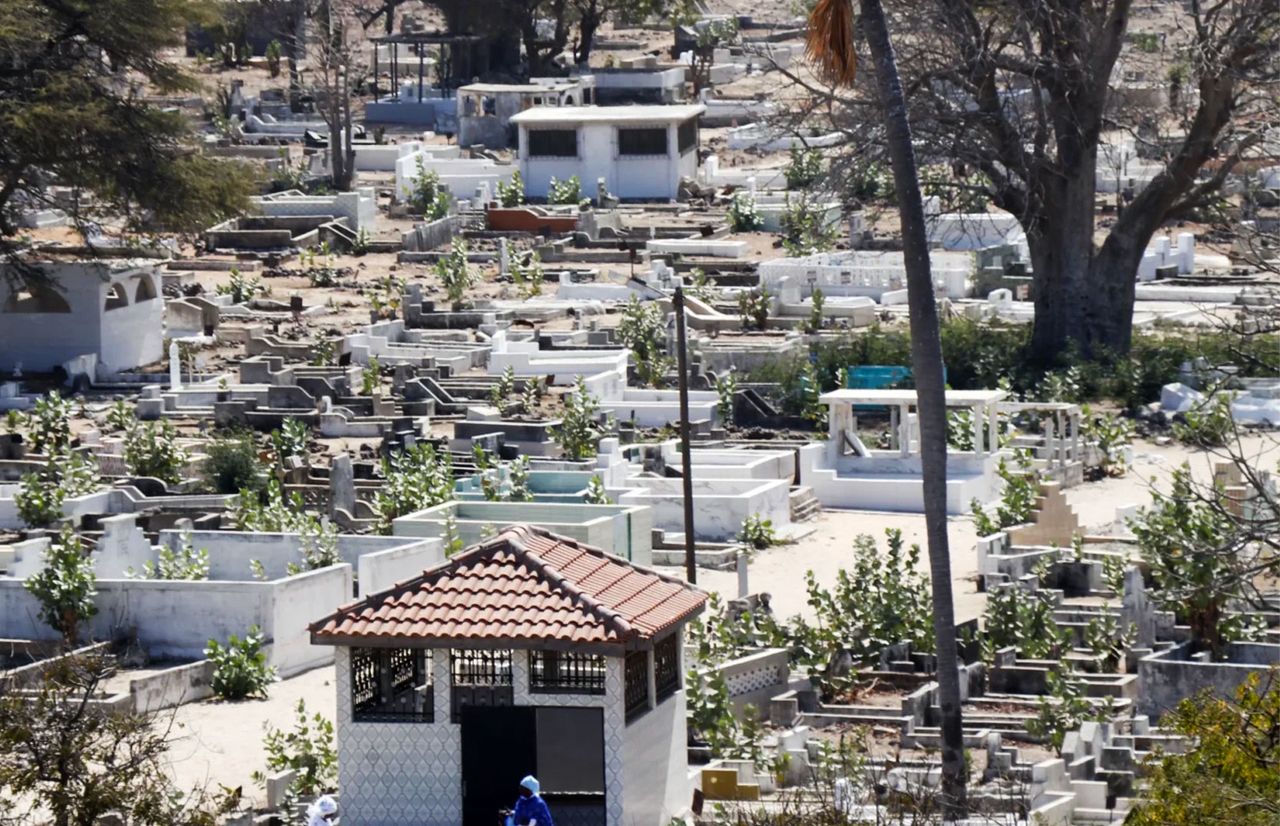 Cimetière de Soumbédioune : huit suspects arrêtés en pleine nuit et déférés pour profanation de sépultures