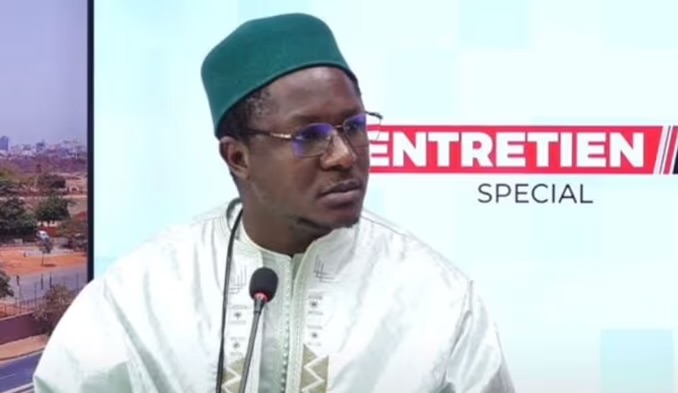 Cheikh Bara Ndiaye : « Pourquoi Macky Sall est mille fois meilleur que Diomaye Faye »