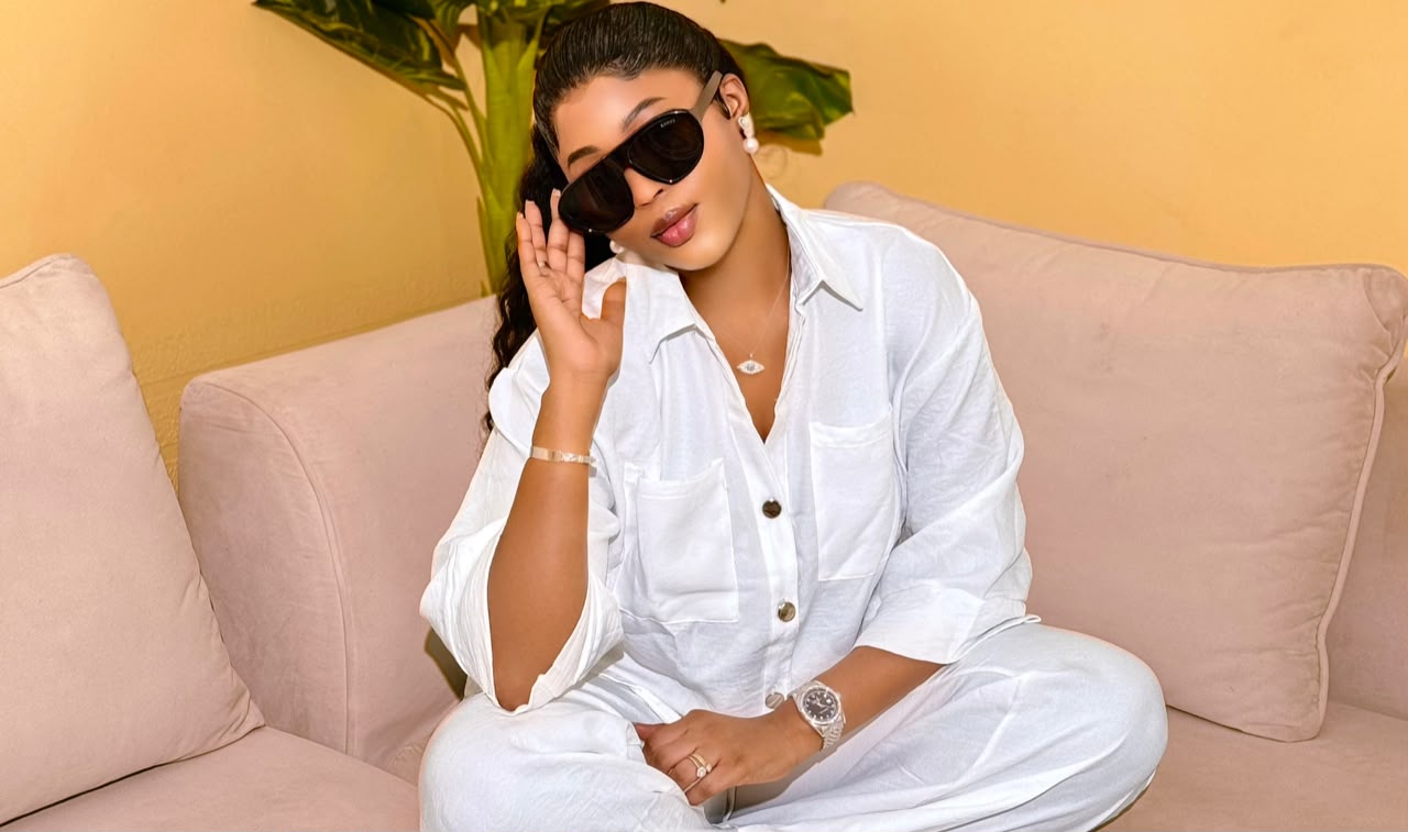 (Photos)- L’animatrice de la TFM, Shoupa, rayonne dans un look chic et décontracté.