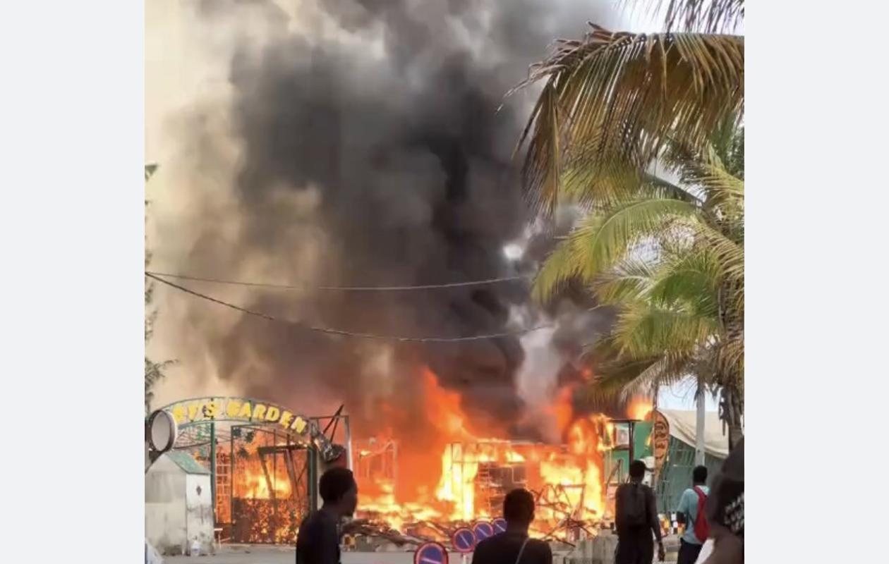 Incendie au restaurant d&rsquo;Aby Ndour : Dégâts matériels majeurs sur fond de conflit judiciaire