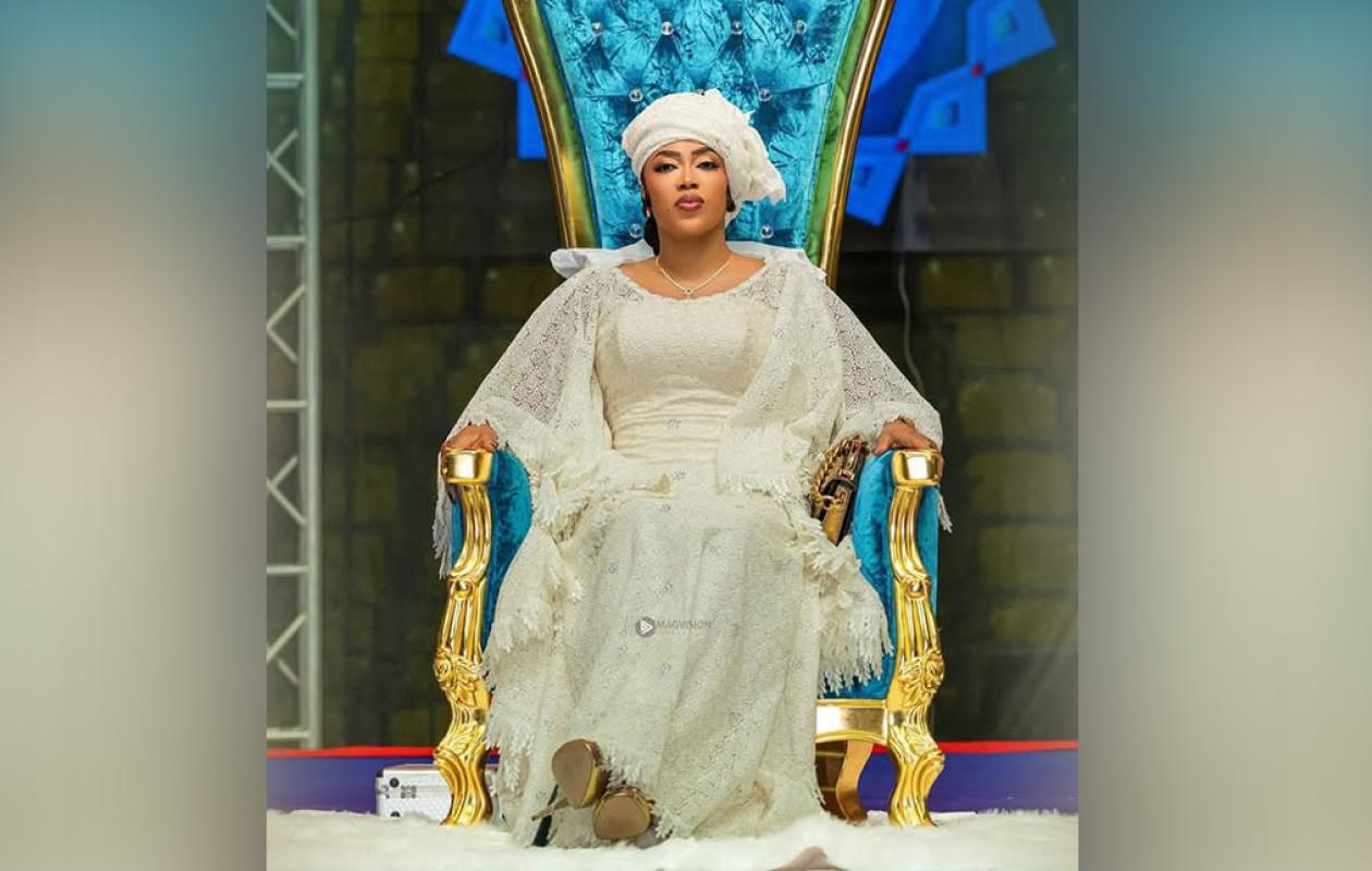 Touba : La visite controversée de Sokhna Aïda Diallo chez un dignitaire mouride suscite la polémique
