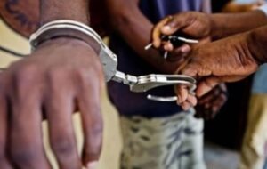 G. Thiam arrache une perruque en pleine rue et écope de 6 mois ferme