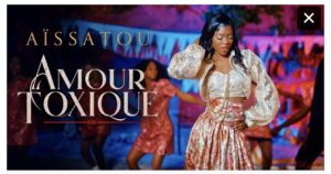 (Clip officiel)- « Amour Toxique » : Aïssatou veut séduire le public et décrocher « Le Contrat »