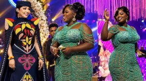 (Vidéo)- Grand Theatre: Maman Vulgaire vole la vedette dans une sublime robe perlée