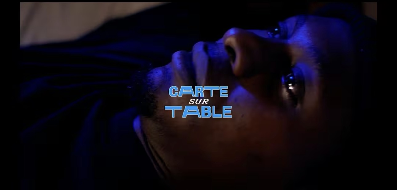 (Clip officiel) – Karballah dévoile le magnifique clip de « Carte sur table »