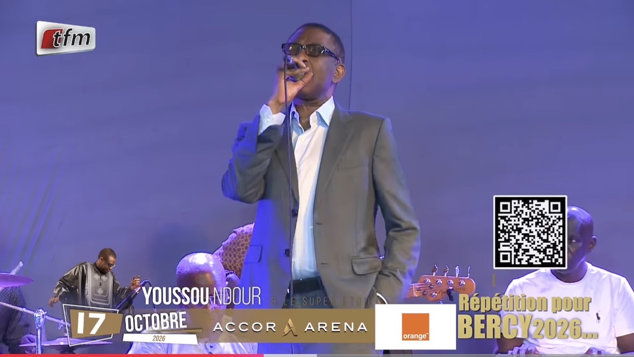 Youssou Ndour émeut les fidèles tidianes avec une chanson dédiée à Serigne Babacar Sy