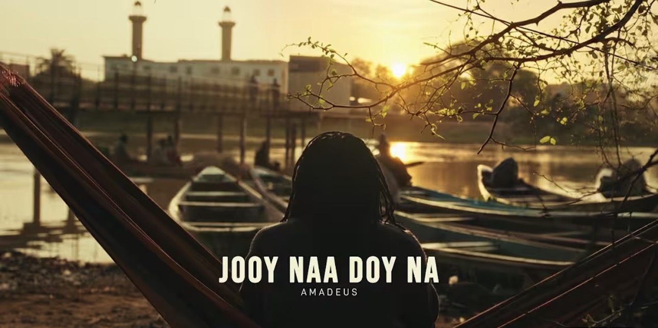 (Clip officiel) – Amadeus dévoile « Jooy Na Doy Na »