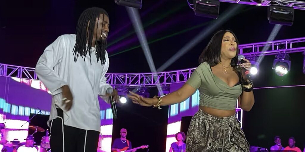 (Vidéo) – Concert à Mbour : le duo Wally Seck et Viviane secoue la toile…