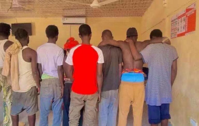 Gambie : 11 candidats à la migration irrégulière interceptés avant leur départ…