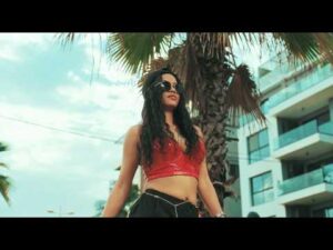 TIPPO » : AMFLO affirme son univers avec un nouveau clip envoûtant