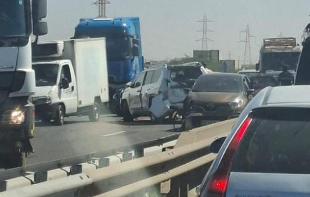 Autoroute de l&rsquo;Avenir : Un carambolage à 5 véhicules provoque 2 km de bouchons entre Sébikotane et Diamniadio