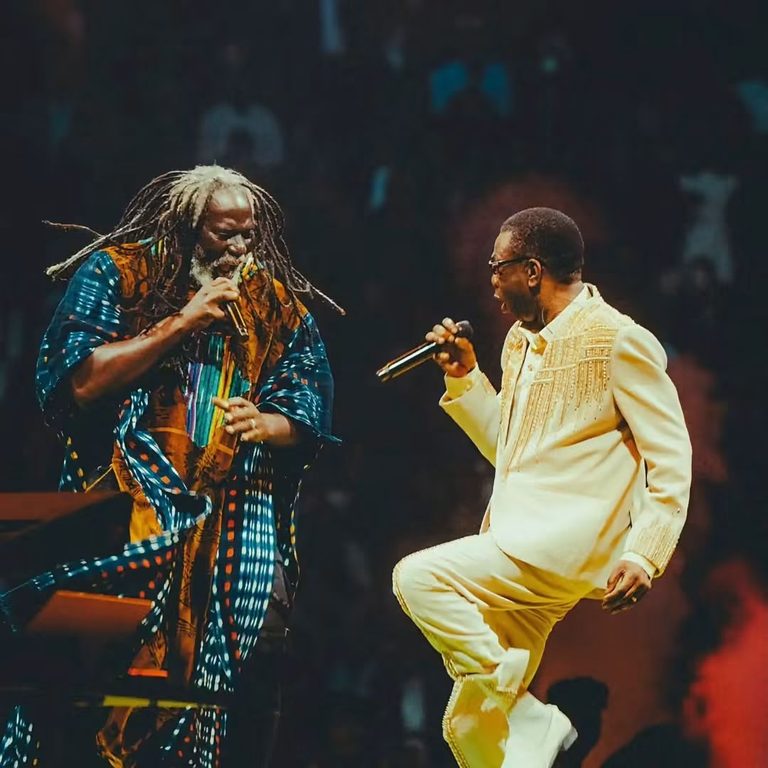 Concert à l&rsquo;Accor Arena : Tiken Jah Fakoly salue un moment « inoubliable » aux côtés de Youssou Ndour