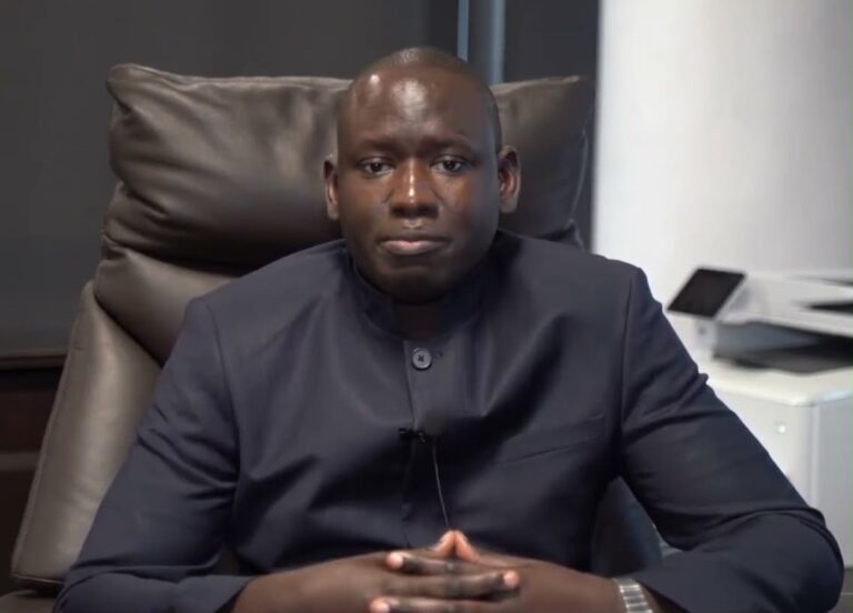 Coopération France–Sénégal : Saliou Mboup mise sur l’industrialisation du secteur de la santé
