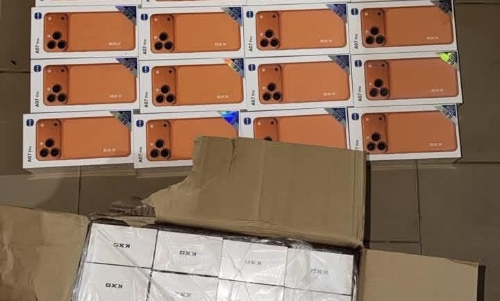 Keur-Ayib : les Douanes saisissent 3 200 téléphones dissimulés dans un camion de foin…