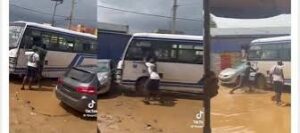 Saccage d&rsquo;un bus sous la pluie à Pikine : la justice tranche, le prévenu au tribunal