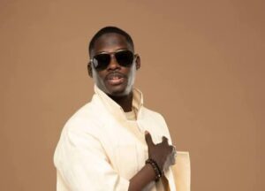 Momo Dieng met en garde contre la course au buzz : « Ne sacrifiez pas votre carrière pour un succès éphémère »